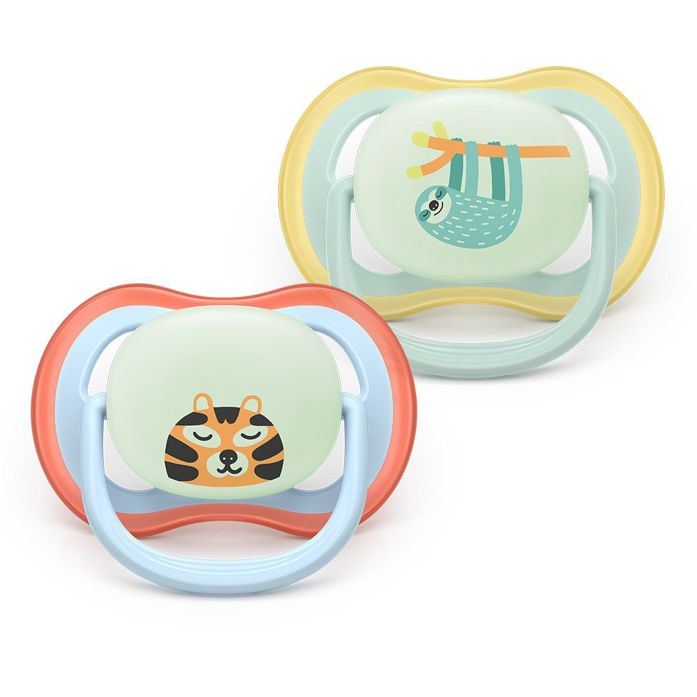 2 броя светещи в тъмното, ортодонтски силиконови залъгалки Philips AVENT SCF376/24 Ultra Air NightTime, 0-6м, с картинки, в кутия за стерилизиране